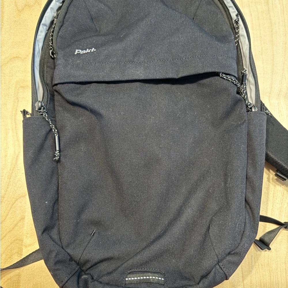 Pakt Everyday 22L Backpack EDC Black, Good Condition Black Men's Backpack